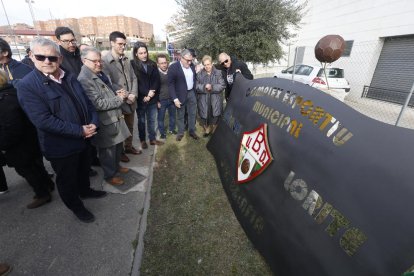 Un expresident recordat i estimat - El partit entre el Balàfia i el Magraners es va aprofitar per presentar de manera oficial el nou nom del Complex Esportiu del club que, a partir d’ara, rep el nom del qual va ser president de l’entitat duran ...