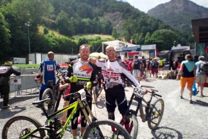 Nacho Vallina i Xavi Galindo al mundial de btt en categoria master de descens