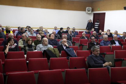 La reunión de regantes de la acequia de Torres de Segre celebrada ayer por la noche.