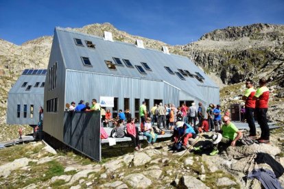 El refugio está ubicado a 2.425 metros en Montanuy.