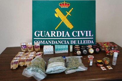 Vista de la marihuana intervenida por la Guardia Civil. 