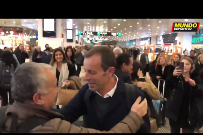 Una imatge del vídeo que va difondre ahir ‘El Mundo Deportivo’ de l’arribada de Sandro a Barcelona.