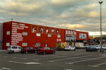 Imatge de la botiga de Brico Depôt ubicada al barri de Ciutat Jardí.