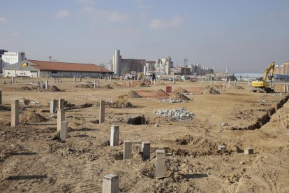 Las obras de construcción del nuevo centro de bricolaje Bricomart, en el polígono NeoParc.