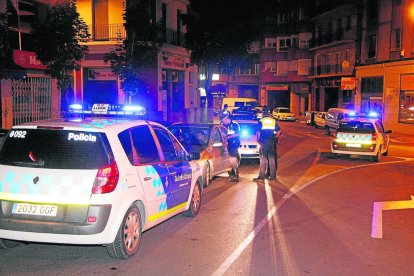 Imatge d'arxiu d'un control de la Guàrdia Urbana de Lleida.