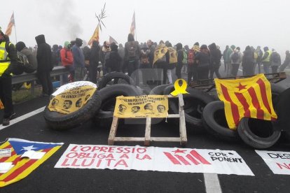 El tall de l'autovia a Alcarràs.