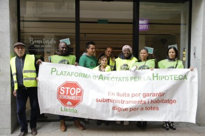 La PAH va okupar una oficina bancària per demanar lloguer social.