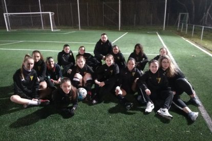 Equipo Femenino Sub’18 del FC Pardinyes, uno de los seis con que cuenta la entidad esta temporada.