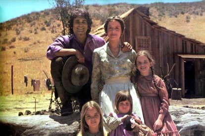 Los Ingalls en su famosa casa.