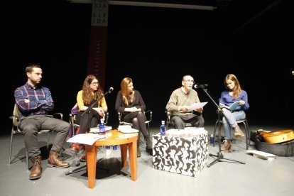 Debat a l’Escorxador amb Gonzalo Hermo, Maria Isern, Miriam Reyes, Jordi Pàmias i Meritxell Gené.