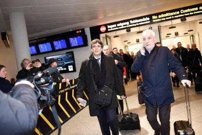 Puigdemont a l'aeroport de Copenhaguen aquest dilluns al matí.