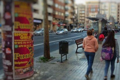 Cartells davant de Maristes.