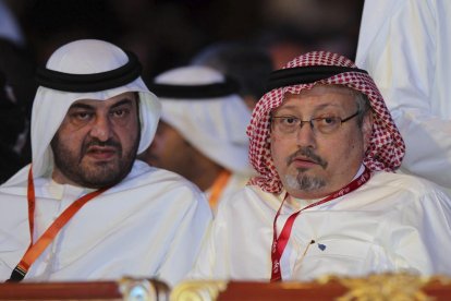 Imatge de Jamal Khashoggi, a la dreta, el 2012