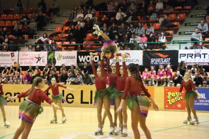 Una de les actuacions durant la Festa del Patinatge al pavelló Onze de Setembre.