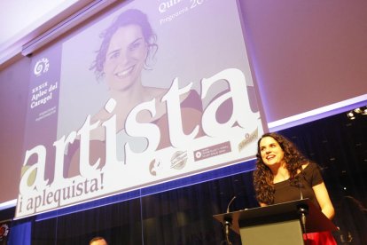 L’artista lleidatana Lara Díez, durant el pregó ahir a la Llotja.