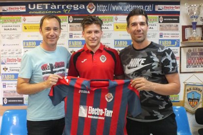 Oliveros, con los directores deportivos Xavier Olivé y Pep Boté.