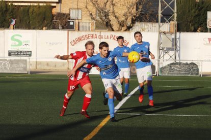 Una acción del partido de ayer entre el Alcarràs y el Valls. 