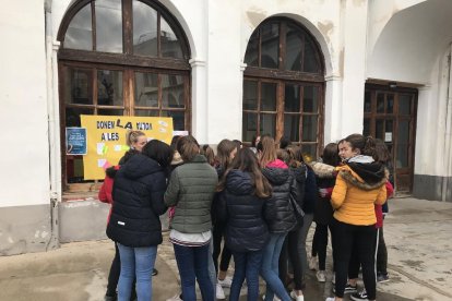 Una de les dinàmiques de grup que es van fer als instituts.