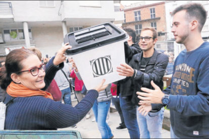 I les urnes? A la panxa del bou!