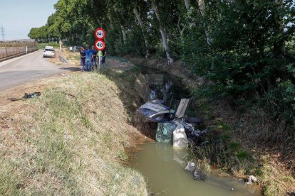 Un herido al caer con el coche en el canal a Balaguer