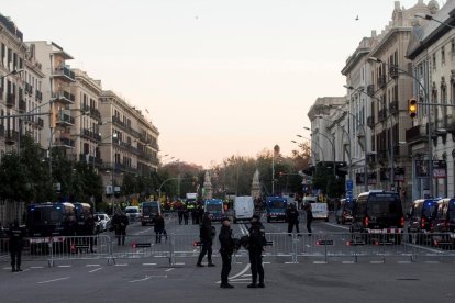 El cordó policial a prop de la Llotja de Mar.