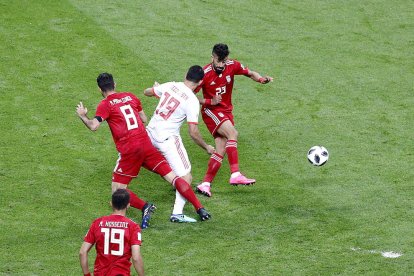 Los jugadores españoles celebran la victoria tras concluir el partido.