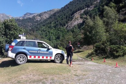 Els Mossos, a la zona del refugi de Fornet, a Isil.