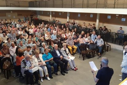 El acto que congregó a más de 200 personas entre familias y vecinos en el L’Albagés.