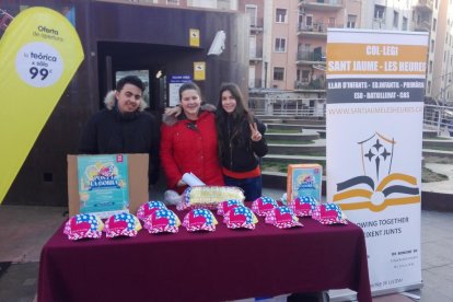 Els alumnes han portat a terme diverses activitats per recaptar fons per a Afanoc, algunes de les quals de collita pròpia com el disseny i venda de motxilles solidàries.