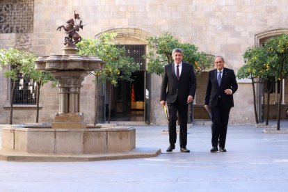 Torra y Jambon, ayer, en el Pati dels Tarongers de la Generalitat.