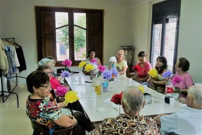 Taller de manualidades organizado en el centro de Vinaixa.