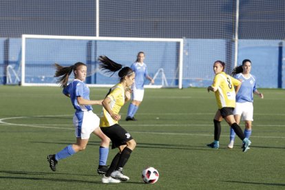 Una acción del partido de ayer entre el AEM y el Sant Pere.