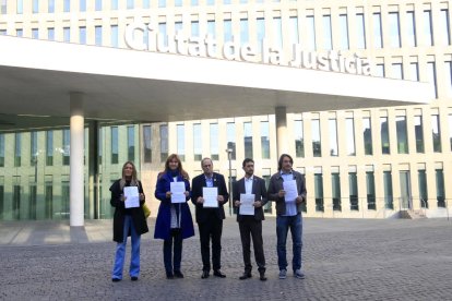 Quim Torra junto a Míriam Nogueras, Laura Borràs, Damià Calvet, Francesc de Dalmases.