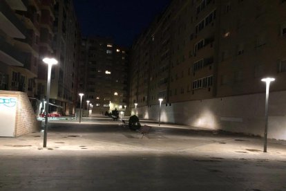 Aspecte que presentava la plaça Utxesa dijous a la nit.