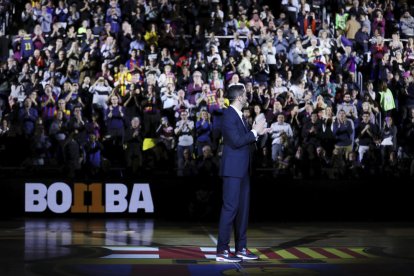 Juan Carlos Navarro fue ovacionado por la afición azulgrana antes del partido ante el Madrid.