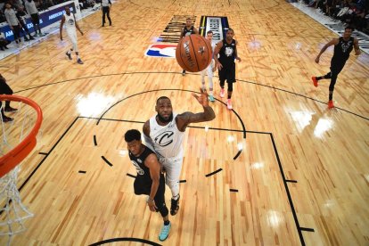 LeBron es corona en un All Star més seriós i intens