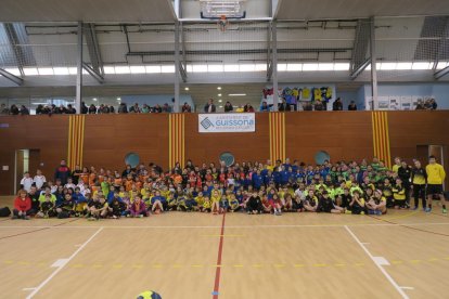 Uns 200 jugadors a la Trobada de Mini Handbol