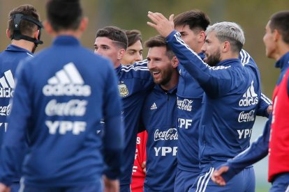 Messi se encuentra concentrado con la selección argentina.