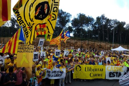 Concentració davant la presó, amb molta presència de lleidatans.