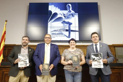 El Aula Magna del IEI acogió ayer la presentación del certamen.