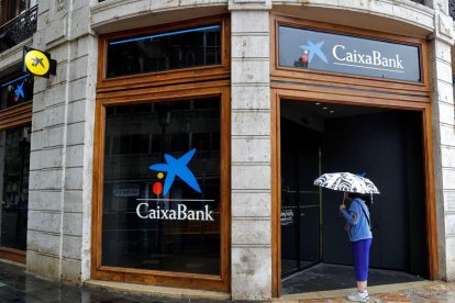 Una oficina de CaixaBank en una imagen de archivo.