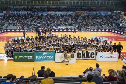 Presentación de los equipos de la base - El Força Lleida aprovechó el descanso del partido para presentar a sus equipos de la base y al Força Lleida Aspros Unipreus. El club cuenta con 16 equipos en su cantera: un júnior, un júnior de primer  ...