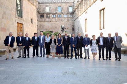 Torra y Chacón recibieron ayer a los miembros de las Cámaras de Comercio en el Palau.