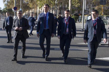 Pedro Sánchez a su llegada a la reunión del Consejo de Ministros en Barcelona.