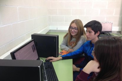 Tres alumnes del Guindàvols, a la final del concurs Odissea de llengües