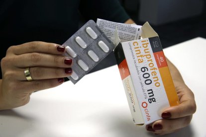 L’ibuprofèn és un dels medicaments més dispensats a les farmàcies.