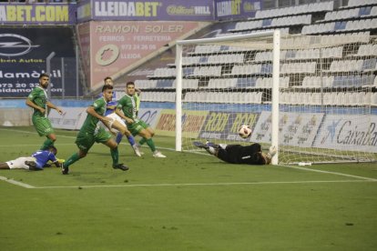 Alpha va tenir aquesta gran ocasió en els últims minuts de partit.