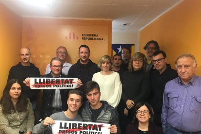 Amenós (darrere, 4t per l’esquerra) amb militants d’ERC.