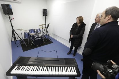 La presidenta de la Diputación, Rosa Maria Perelló, y el alcalde, Antoni Perea, en el acto inaugural.