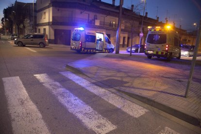 Una mujer fue atropellada ayer en la avenida Ondara de Tàrrega. 